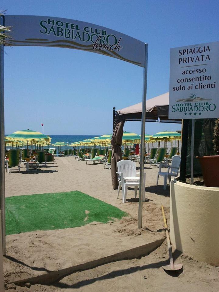 Hotel Club Sabbiadoro Battipaglia Exterior photo