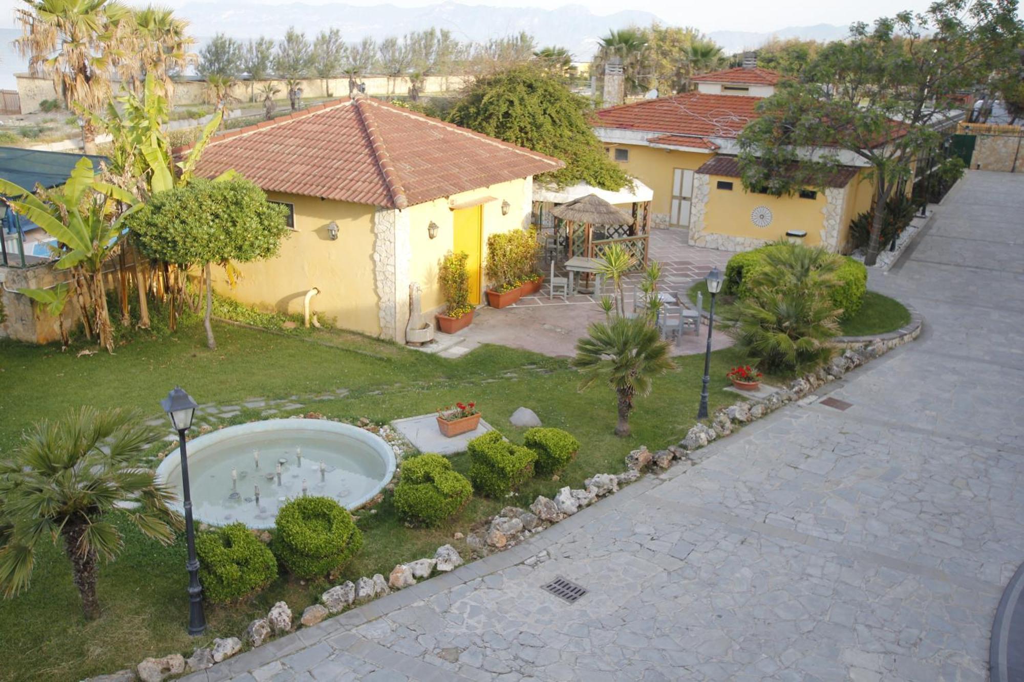 Hotel Club Sabbiadoro Battipaglia Exterior photo
