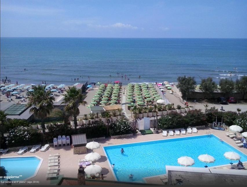 Hotel Club Sabbiadoro Battipaglia Exterior photo